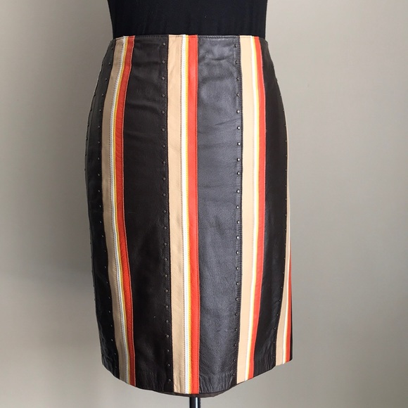 Danier vintage leather skirt, size 8. - Picture 3 of 8